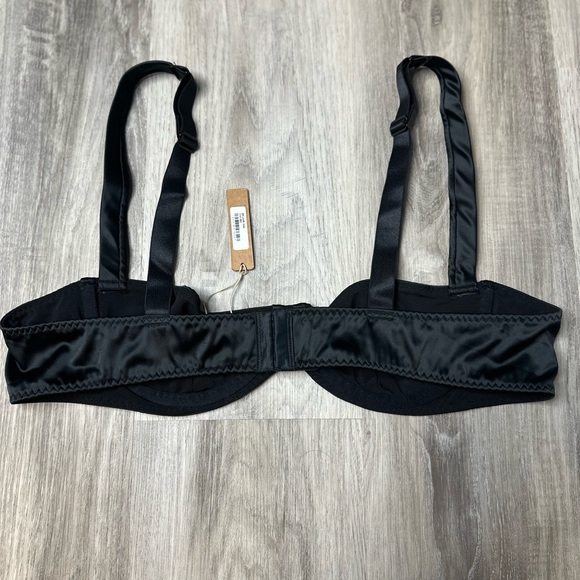 Skims Shine Satin Underwire Bra - Picture 4 of 9